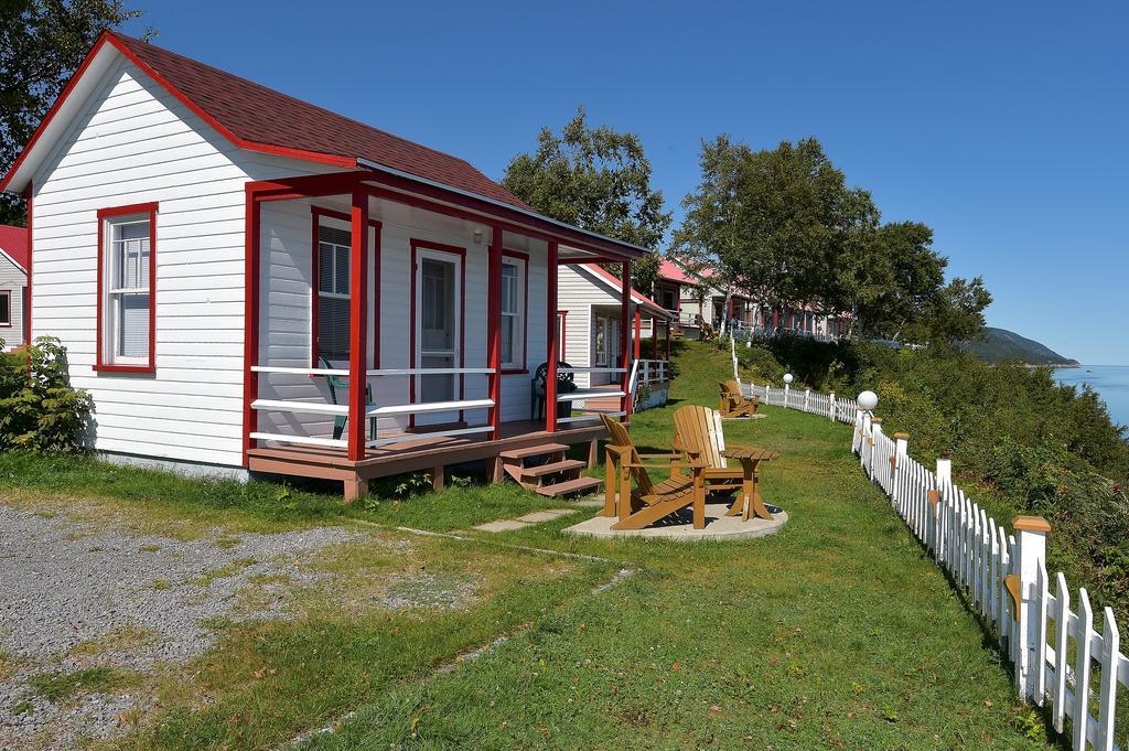 Motel Et Chalets Bo-Fleuve Evangeline Saint-Siméon Exterior foto