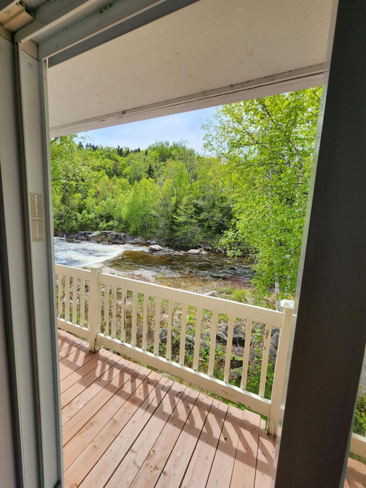Motel Et Chalets Bo-Fleuve Evangeline Saint-Siméon Exterior foto