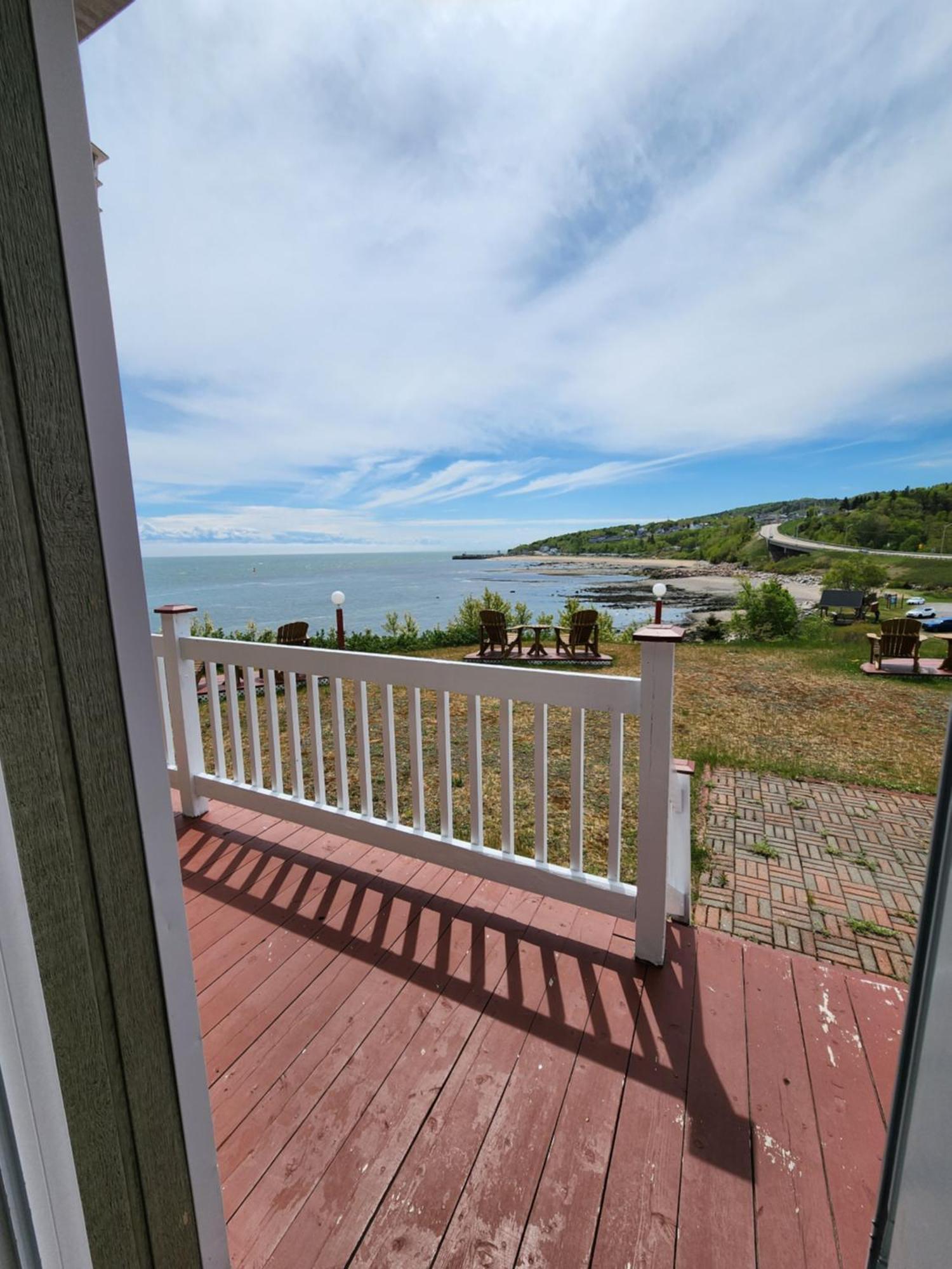 Motel Et Chalets Bo-Fleuve Evangeline Saint-Siméon Exterior foto