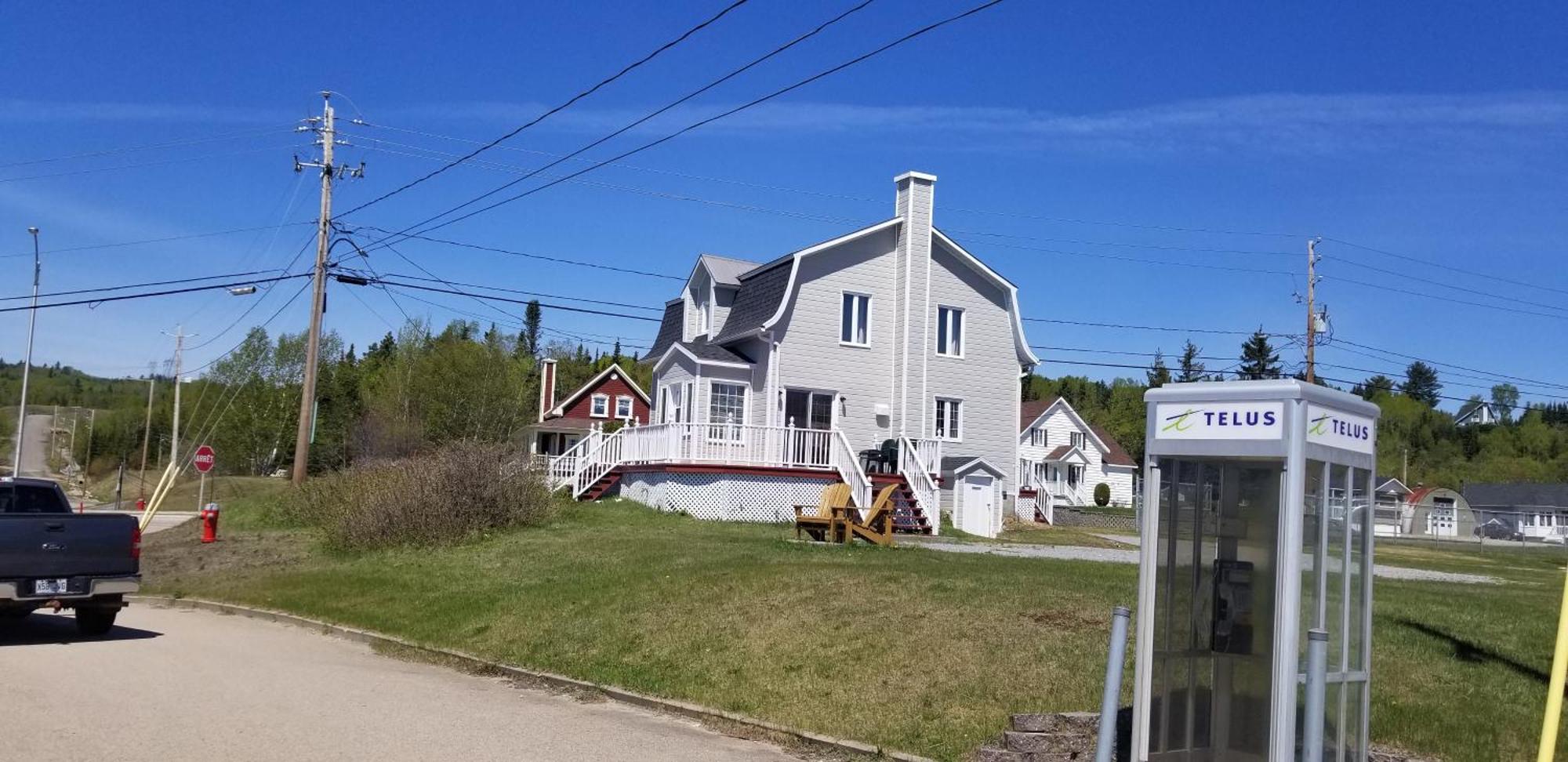 Motel Et Chalets Bo-Fleuve Evangeline Saint-Siméon Exterior foto