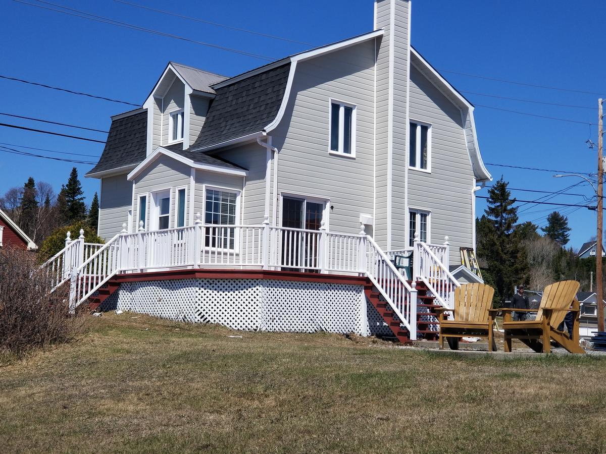 Motel Et Chalets Bo-Fleuve Evangeline Saint-Siméon Exterior foto